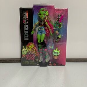 Monster High® Venus McFlytrap™ Fashion Doll with Pet Chewlian & Accessories-New